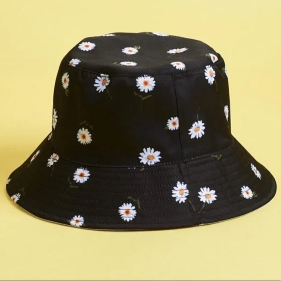 Alice + Olivia Reversible Printed Bucket Hat - Picture 4 of 16